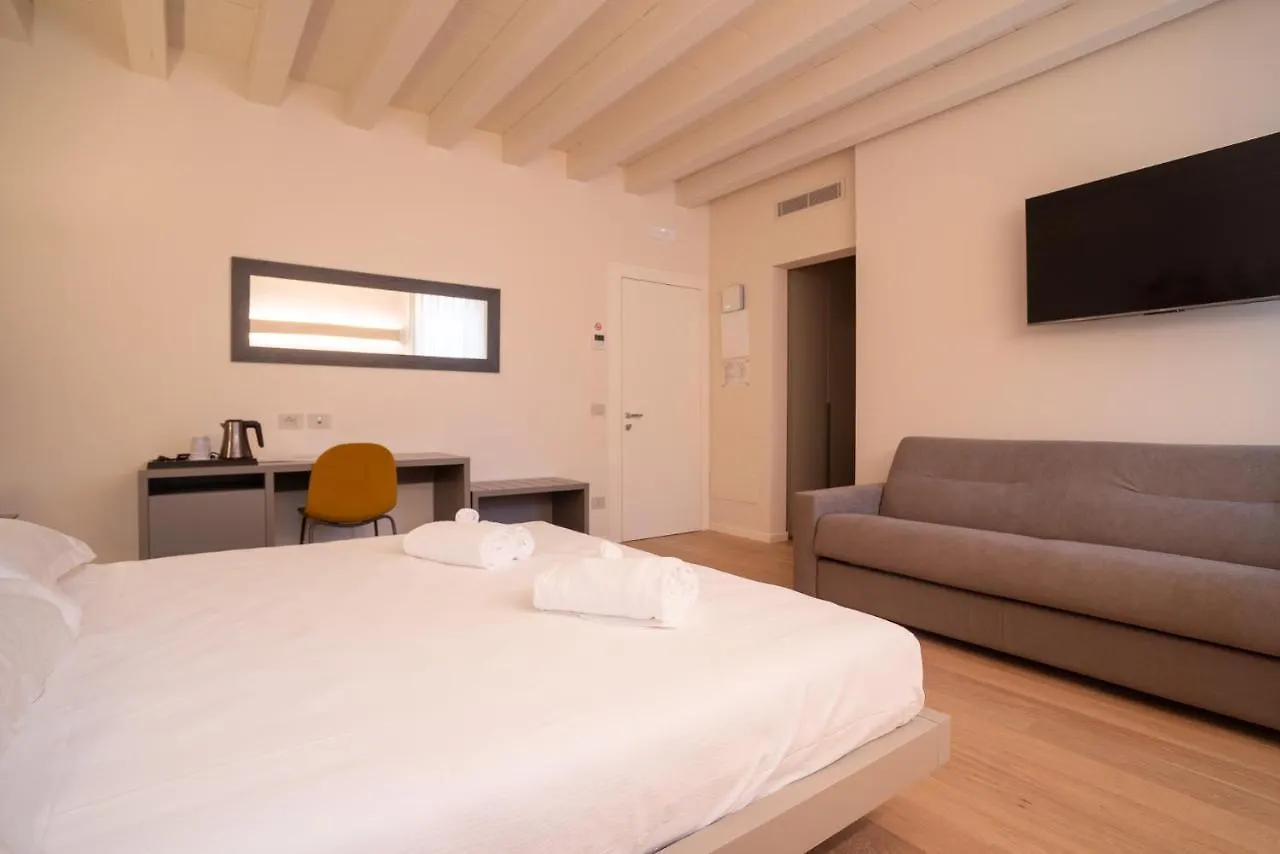 Maison Calcirelli Rooms Verona Italy