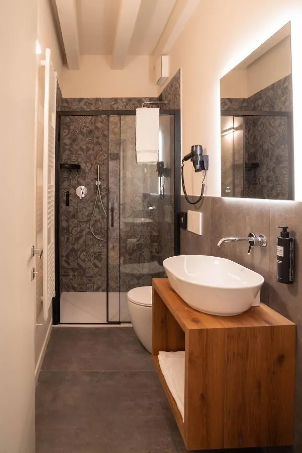 Maison Calcirelli Rooms Verona Hotel