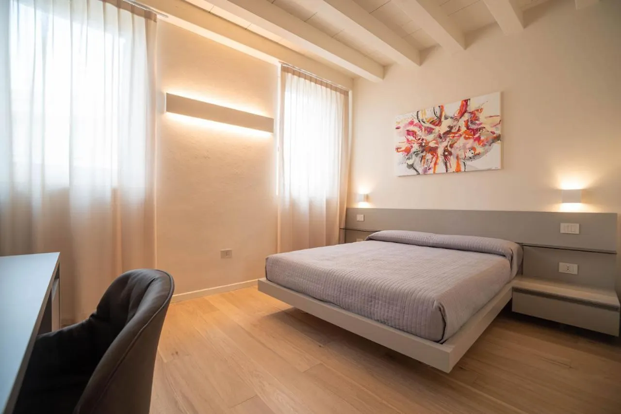 Maison Calcirelli Rooms Verona 0*,