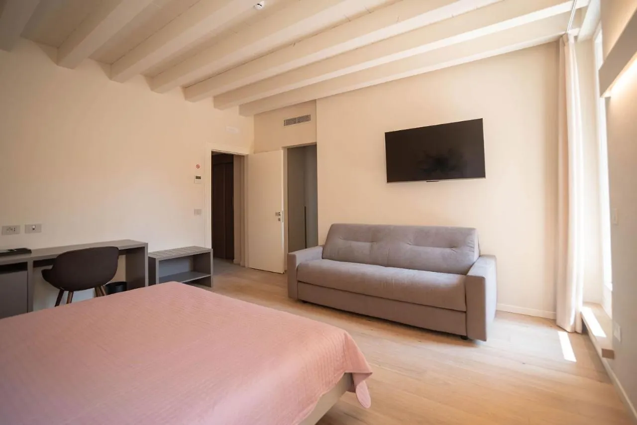 Maison Calcirelli Rooms Verona Hotel
